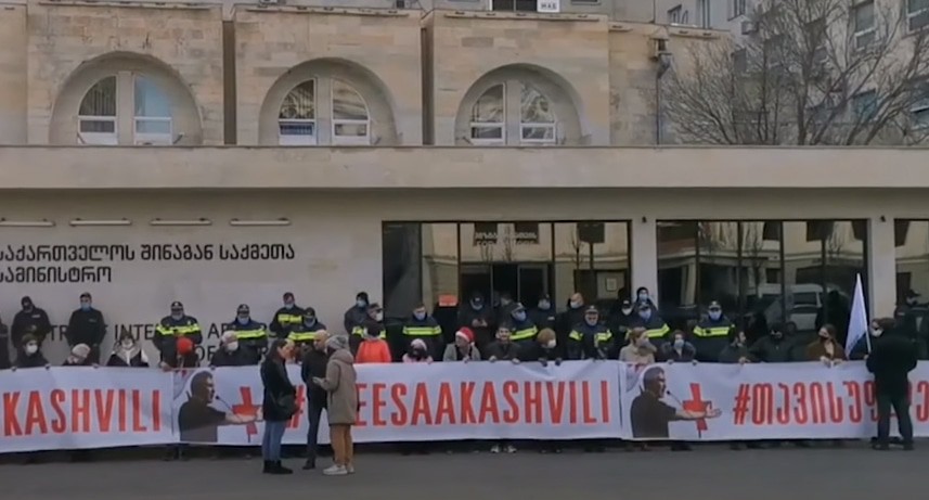 Сторонники бывшего президента Грузии Михаила Саакашвили на акции. Кадр видео
Sputnik Georgia - все о Грузии https://www.youtube.com/watch?v=g9_4LWu7VKE Сторонники бывшего президента Грузии Михаила Саакашвили на акции. Кадр видео
Sputnik Georgia - все о Грузии https://www.youtube.com/watch?v=g9_4LWu7VKE