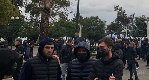 Митинг оппозиции в центре Сухума. 21 декабря 2021 г. Фото: РЕСПУБЛИКАНСКОЕ ГОСУДАРСТВЕННОЕ УЧРЕЖДЕНИЕ "АПСНЫПРЕСС" https://apsnypress.info/ru/item/5819-v-sukhume-prokhodit-miting-oppozitsionnykh-politicheskikh-sil Митинг оппозиции в центре Сухума. 21 декабря 2021 г. Фото: РЕСПУБЛИКАНСКОЕ ГОСУДАРСТВЕННОЕ УЧРЕЖДЕНИЕ "АПСНЫПРЕСС" https://apsnypress.info/ru/item/5819-v-sukhume-prokhodit-miting-oppozitsionnykh-politicheskikh-sil