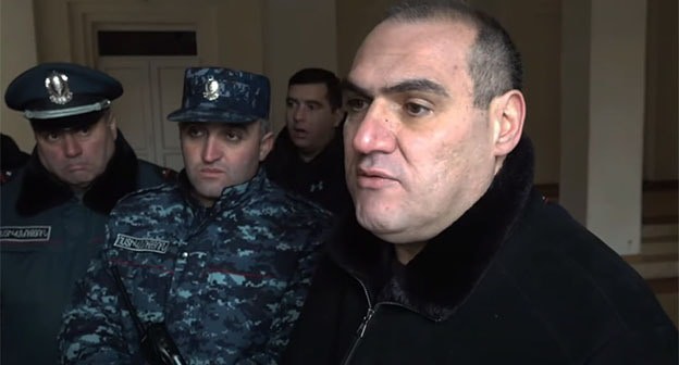 Начальник областного управления полиции Карен Акопян. Скриншот видео https://www.youtube.com/watch?v=oKoeZvas-w0 Начальник областного управления полиции Карен Акопян. Скриншот видео https://www.youtube.com/watch?v=oKoeZvas-w0