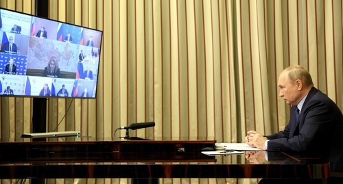 Владимир Путин на совещании с членами Правительства (в режиме видеоконференции) 24 ноября 2021 года. Фото: http://kremlin.ru/events/president/news/67188/photos/67036 Владимир Путин на совещании с членами Правительства (в режиме видеоконференции) 24 ноября 2021 года. Фото: http://kremlin.ru/events/president/news/67188/photos/67036