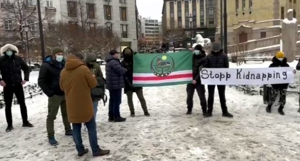 Участники пикета в Норвегии. Скриншот сообщения
канала Тумсо Абдурахманова https://t.me/abusaddamshishani Участники пикета в Норвегии. Скриншот сообщения
канала Тумсо Абдурахманова https://t.me/abusaddamshishani