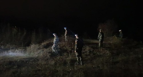 Карабахские спасатели во время поисков останков военнослужащих. Скриншот со страницы Facebook https://www.facebook.com/photo?fbid=266078712204971&set=a.204085831737593 Карабахские спасатели во время поисков останков военнослужащих. Скриншот со страницы Facebook https://www.facebook.com/photo?fbid=266078712204971&set=a.204085831737593