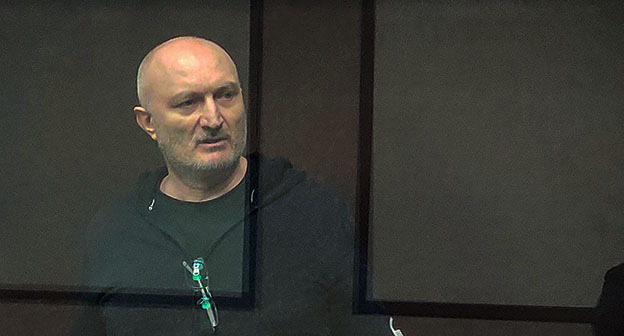 Аслан Гагиев в зале суда, 4 октября 2021 года. Фото Константина Волгина для "Кавказского узла" Аслан Гагиев в зале суда, 4 октября 2021 года. Фото Константина Волгина для "Кавказского узла"