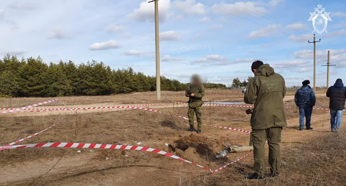 Следственные действия на месте взрыва снарядов в Тарасовском районе Ростовской области 19 февраля 2022 года. Стоп-кадр из видео Следкома России. https://www.youtube.com/watch?v=l3NV2TGM84U Следственные действия на месте взрыва снарядов в Тарасовском районе Ростовской области 19 февраля 2022 года. Стоп-кадр из видео Следкома России. https://www.youtube.com/watch?v=l3NV2TGM84U