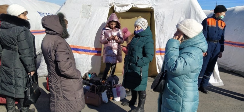 Беженцы из Донбасса. Фото пресс-службы МЧС России. https://www.mchs.gov.ru/deyatelnost/press-centr/novosti/4683661 Беженцы из Донбасса. Фото пресс-службы МЧС России. https://www.mchs.gov.ru/deyatelnost/press-centr/novosti/4683661