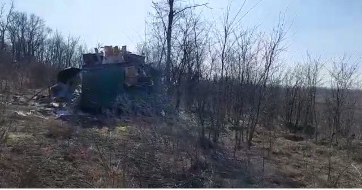 Разрушенное здание пограничного пункта в Ростовской области. Кадр видео https://www.youtube.com/watch?v=wQdoTObjJcQ&t=1s Разрушенное здание пограничного пункта в Ростовской области. Кадр видео https://www.youtube.com/watch?v=wQdoTObjJcQ&t=1s