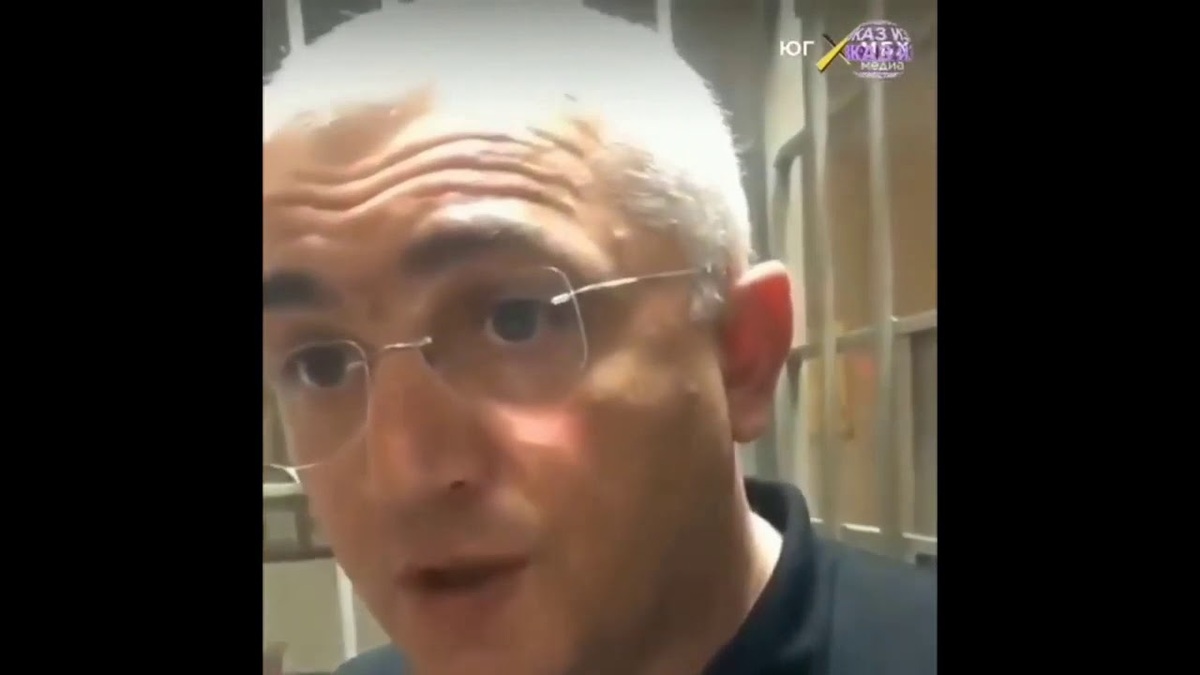 Силовик, которого адвокаты обвинили в побоях. Кадр видео "Кавказского узла". Силовик, которого адвокаты обвинили в побоях. Кадр видео "Кавказского узла".
