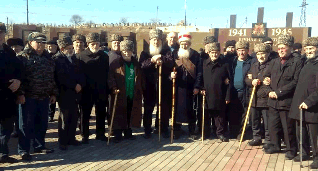 Старейшины чеченской общины в Ауховском районе на памятном мероприятии к годовщине депортации вайнахов во время Великой Отечественной войны. Фото Султана Касимова. Старейшины чеченской общины в Ауховском районе на памятном мероприятии к годовщине депортации вайнахов во время Великой Отечественной войны. Фото Султана Касимова.