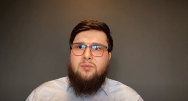 Ибрагим Янгулбаев. Скриншот видео https://www.youtube.com/watch?v=MtaqvM-IBmg Ибрагим Янгулбаев. Скриншот видео https://www.youtube.com/watch?v=MtaqvM-IBmg