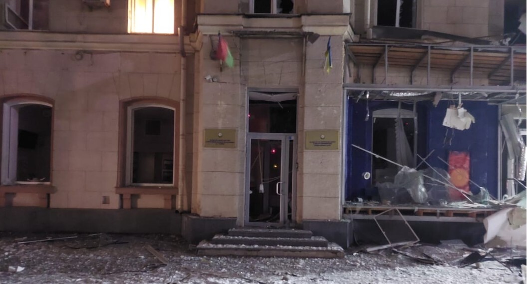 Поврежденное здание консульства Азербайджана в Харькове. Фото: пресс-служба МИД Азербайджана https://mfa.gov.az/az/news/no08722. Поврежденное здание консульства Азербайджана в Харькове. Фото: пресс-служба МИД Азербайджана https://mfa.gov.az/az/news/no08722.
