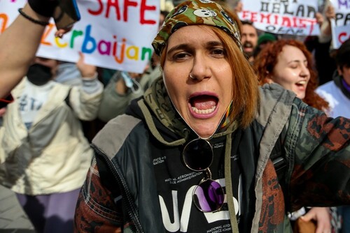 Участница акции протеста. Фото Азиза Каримова для "Кавказского узла". Участница акции протеста. Фото Азиза Каримова для "Кавказского узла".