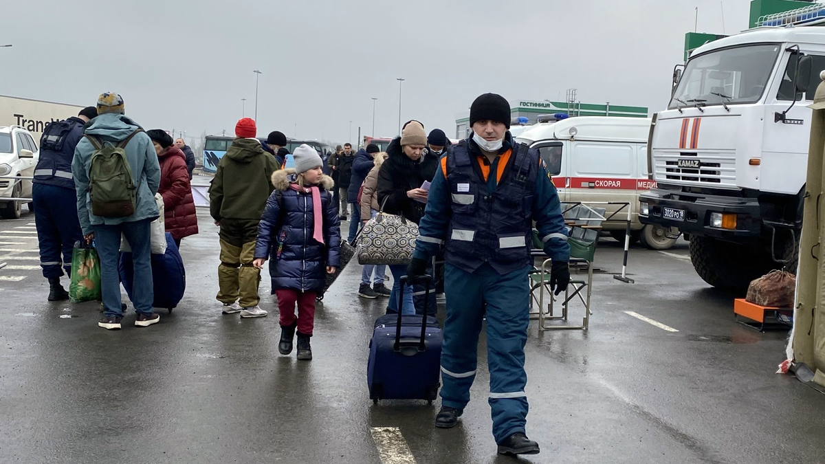 Размещение беженцев в Ростовской области. Фото пресс-служба МЧС ростовской области Размещение беженцев в Ростовской области. Фото пресс-служба МЧС ростовской области