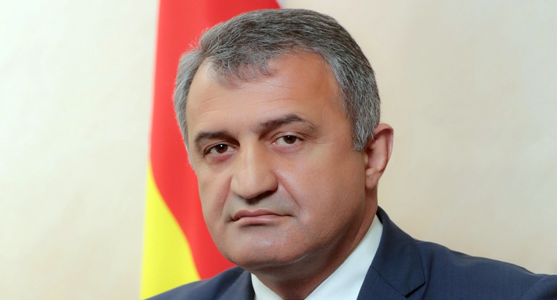 Анатолий Бибилов, фото с официального сайта президента Южной Осетии, https://presidentruo.org/anatolij-bibilov-pribyl-s-rabochim-vizitom-v-doneckuyu-narodnuyu-respubliku/ Анатолий Бибилов, фото с официального сайта президента Южной Осетии, https://presidentruo.org/anatolij-bibilov-pribyl-s-rabochim-vizitom-v-doneckuyu-narodnuyu-respubliku/