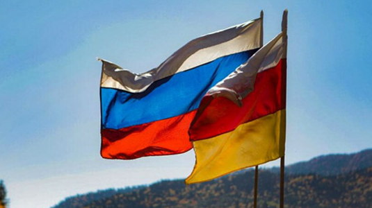 Флаги Южной Осетии и России. Фото: cominf.org https://www.grozny-inform.ru/news/politic/131615/ Флаги Южной Осетии и России. Фото: cominf.org https://www.grozny-inform.ru/news/politic/131615/