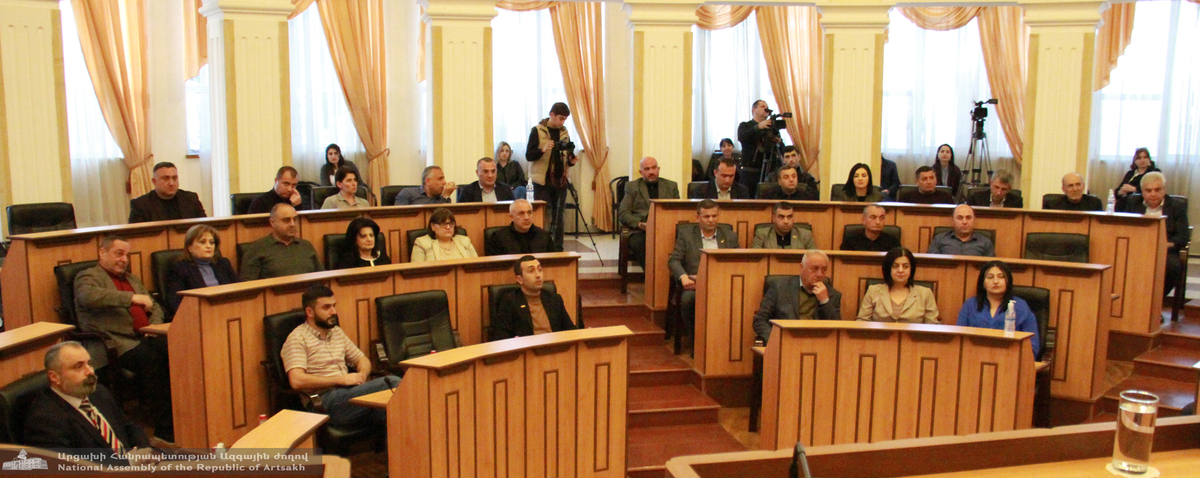 Заседание парламента Нагорного Карабаха. Фото пресс-службы парламента. http://www.nankr.am/hy/4681 Заседание парламента Нагорного Карабаха. Фото пресс-службы парламента. http://www.nankr.am/hy/4681