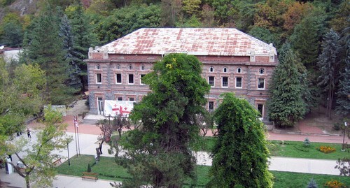 Завод по розливу Боржоми. Фото: Анри Бергиус https://commons.wikimedia.org/wiki/Category:Borjomi_water Завод по розливу Боржоми. Фото: Анри Бергиус https://commons.wikimedia.org/wiki/Category:Borjomi_water