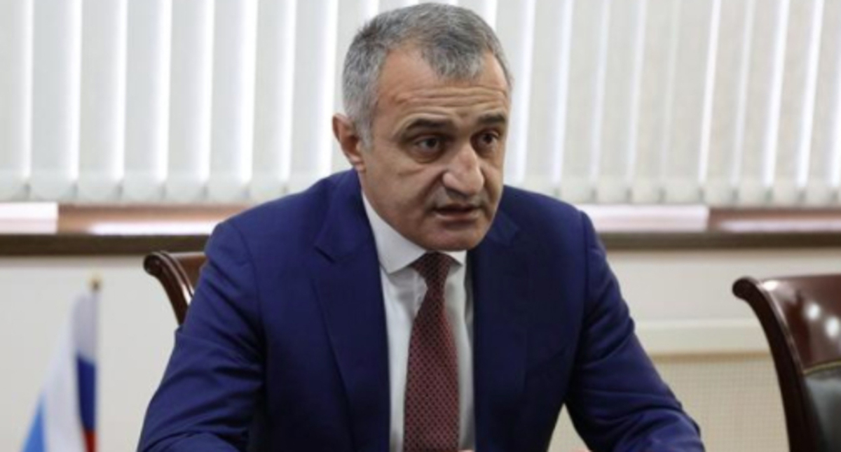 Анатолий Бибилов. Фото пресс-службы президента Южной Осетии https://presidentruo.org/vstrecha-s-deputatom-gosudarstvennoj-dumy-rossijskoj-federacii-dmitriem-sablinym/ Анатолий Бибилов. Фото пресс-службы президента Южной Осетии https://presidentruo.org/vstrecha-s-deputatom-gosudarstvennoj-dumy-rossijskoj-federacii-dmitriem-sablinym/