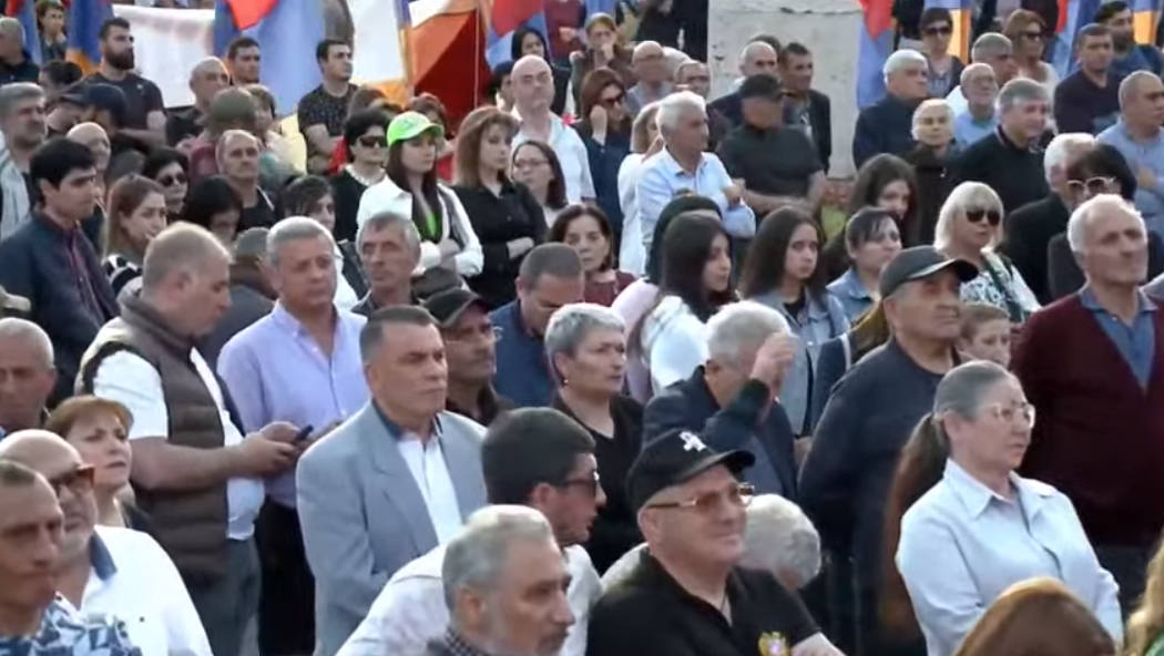 Акция протеста в Ереване. Скриншот кадра видео https://www.youtube.com/watch?time_continue=706&v=qpt7oFeZ53E&feature=emb_logo Акция протеста в Ереване. Скриншот кадра видео https://www.youtube.com/watch?time_continue=706&v=qpt7oFeZ53E&feature=emb_logo