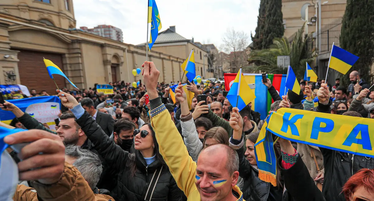 В Баку демонстранты выразили поддержку Украине. 27 февраля 2022 года. Фото Азиза Каримова для "Кавказского узла" В Баку демонстранты выразили поддержку Украине. 27 февраля 2022 года. Фото Азиза Каримова для "Кавказского узла"