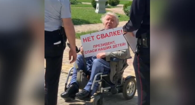 Юрий Трубачев на пикете, фото: телеграм-канал «Это «Нам здесь жить!», https://t.me/nzzhit/8213 Юрий Трубачев на пикете, фото: телеграм-канал «Это «Нам здесь жить!», https://t.me/nzzhit/8213