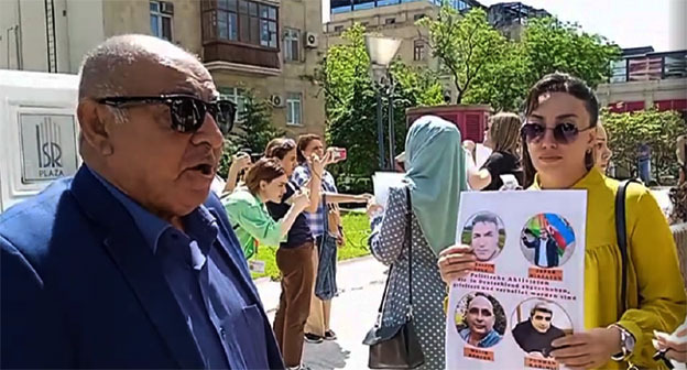 Акция протеста перед зданием посольства Германии в Баку. 31 мая 2022. Фото: ToplumTV Акция протеста перед зданием посольства Германии в Баку. 31 мая 2022. Фото: ToplumTV