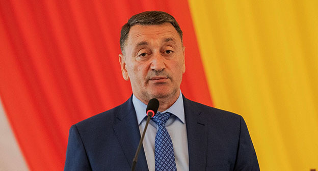 Константин Джуссоев. Скриншот видео https://sputnik-ossetia.ru/20220617/bolshie-vozmozhnosti-dlya-predprinimatelstva-dzhussoev-o-planakh-razvitiya-respubliki-17207872.html Константин Джуссоев. Скриншот видео https://sputnik-ossetia.ru/20220617/bolshie-vozmozhnosti-dlya-predprinimatelstva-dzhussoev-o-planakh-razvitiya-respubliki-17207872.html