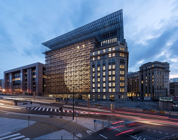 Штаб-квартира Евросоюза в Брюсселе. Фото https://architime.ru/news/philippe_samyn/europa.htm#1.jpg Штаб-квартира Евросоюза в Брюсселе. Фото https://architime.ru/news/philippe_samyn/europa.htm#1.jpg