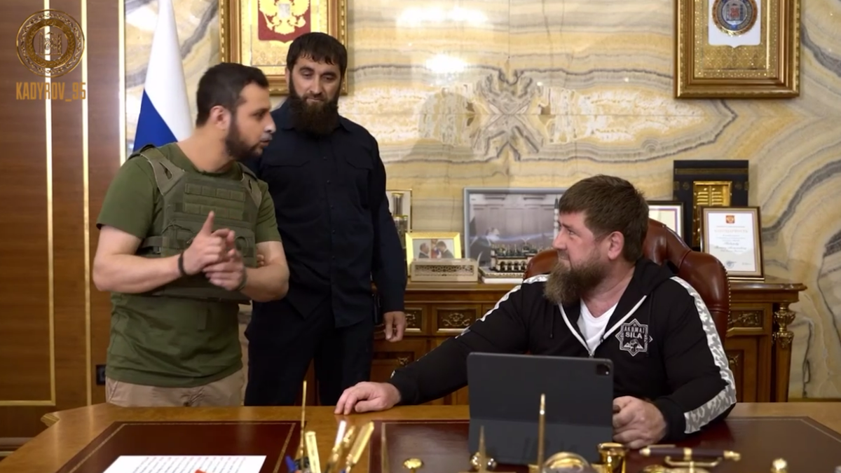 Ролик Кадырова о Зеленском. Стоп-кадр видео, опубликованного 07.07.2022 в Telegram-аккаунте Рамзана Кадырова, https://t.me/RKadyrov_95/2515 Ролик Кадырова о Зеленском. Стоп-кадр видео, опубликованного 07.07.2022 в Telegram-аккаунте Рамзана Кадырова, https://t.me/RKadyrov_95/2515