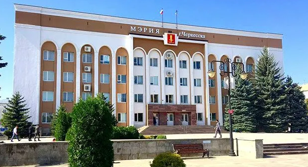 Мэрия Черкесска, фото: пресс-служба администрации города. Мэрия Черкесска, фото: пресс-служба администрации города.