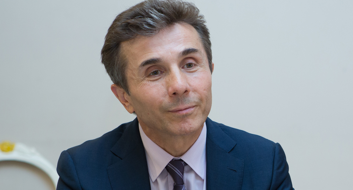 Бидзина Иванишвили. Фото https://commons.wikimedia.org/wiki/Category:Bidzina_Ivanishvili#/media/File:Solvita_Āboltiņa_tiekas_ar_Gruzijas_premjerministru.jpg Бидзина Иванишвили. Фото https://commons.wikimedia.org/wiki/Category:Bidzina_Ivanishvili#/media/File:Solvita_Āboltiņa_tiekas_ar_Gruzijas_premjerministru.jpg