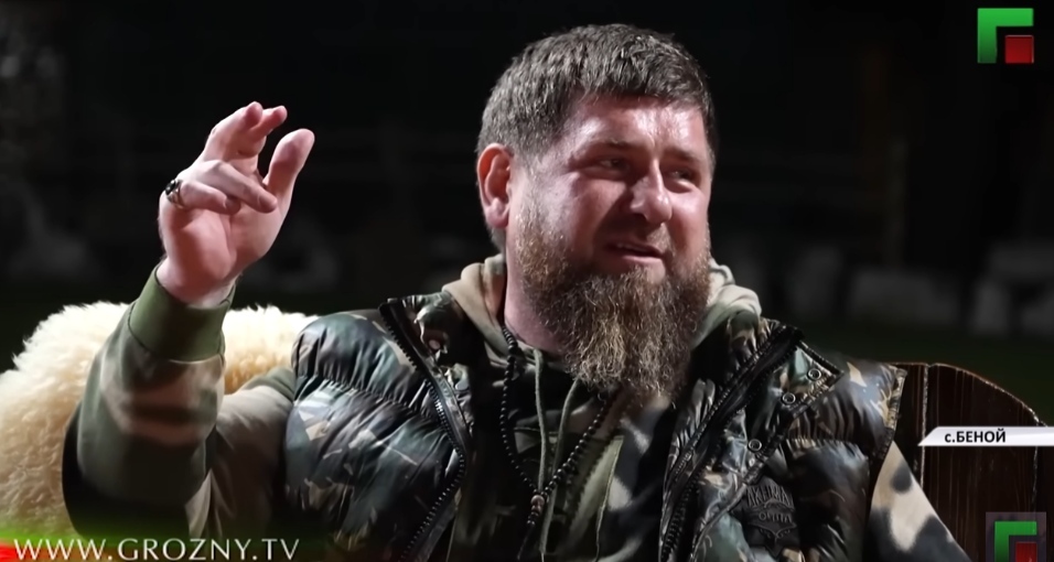 Рамзан Кадыров. Кадр видео ЧГТРК "Грозный" "Полный выпуск новостей от 14.07.2022" https://www.youtube.com/watch?v=ZqUFHL88YFo Рамзан Кадыров. Кадр видео ЧГТРК "Грозный" "Полный выпуск новостей от 14.07.2022" https://www.youtube.com/watch?v=ZqUFHL88YFo