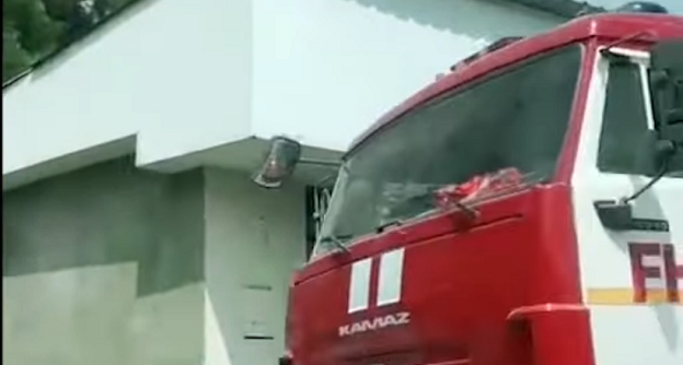 Азербайджанские пожарные в Лачине. Кадр видео Turan https://www.youtube.com/watch?v=E254y3PG-bU
Азербайджанские пожарные в Лачине. Кадр видео Turan https://www.youtube.com/watch?v=E254y3PG-bU