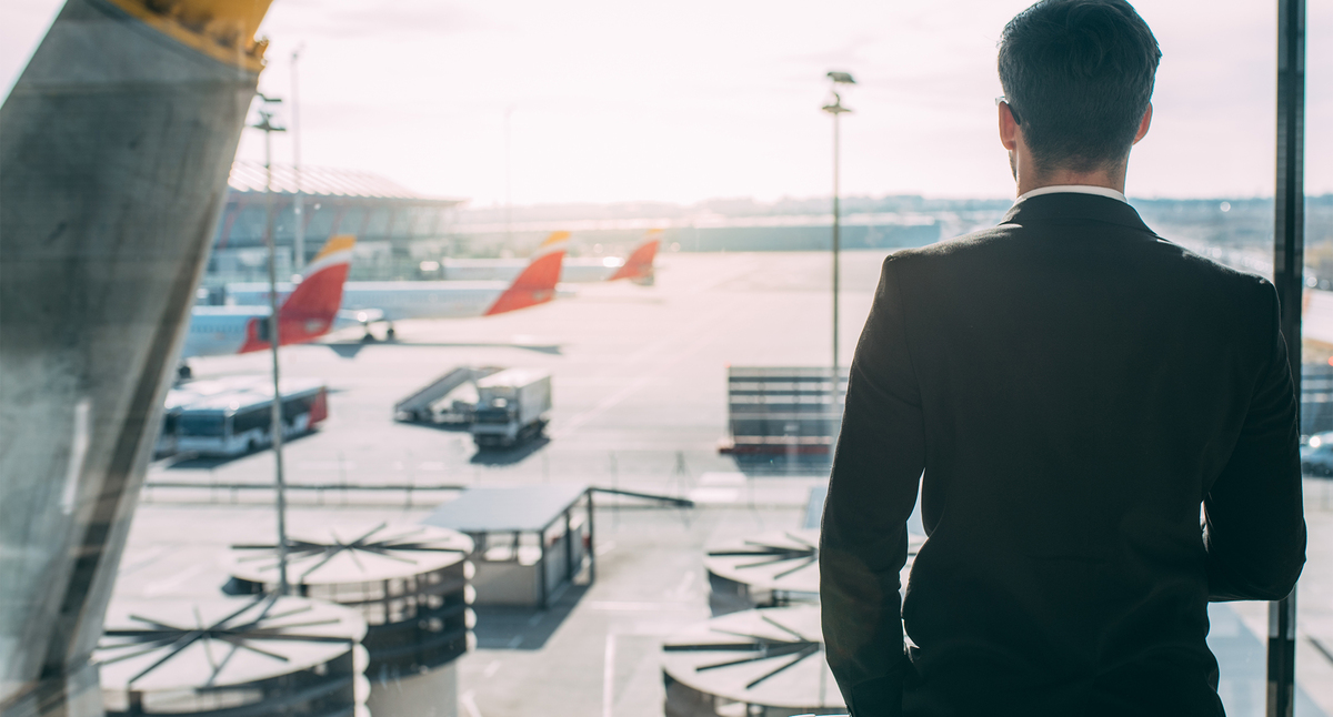 В аэропорту. Фото <a href="https://ru.freepik.com/free-photo/back-of-a-young-business-man-standing-with-the-suitcase-at-the-airport-waiting-for-the-flight-xa_28576574.htm#page=3&query=%D1%81%D0%B0%D0%BC%D0%BE%D0%BB%D0%B5%D1%82&position=32&from_view=search">Изображение от HelloDavidPradoPerucha</a> на Freepik В аэропорту. Фото <a href="https://ru.freepik.com/free-photo/back-of-a-young-business-man-standing-with-the-suitcase-at-the-airport-waiting-for-the-flight-xa_28576574.htm#page=3&query=%D1%81%D0%B0%D0%BC%D0%BE%D0%BB%D0%B5%D1%82&position=32&from_view=search">Изображение от HelloDavidPradoPerucha</a> на Freepik