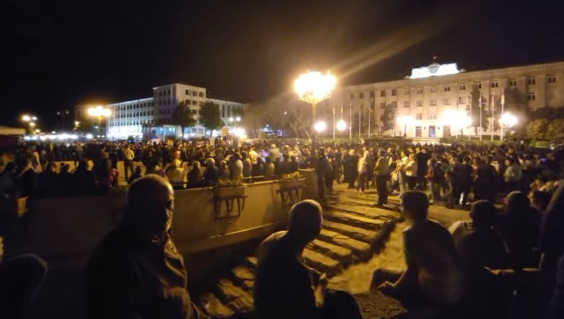 Протестующие в Степанакерте 17 сентября 2022 года. Скриншот с видео "Кавказского узла" https://www.youtube.com/watch?v=MZH-N5gaVoc Протестующие в Степанакерте 17 сентября 2022 года. Скриншот с видео "Кавказского узла" https://www.youtube.com/watch?v=MZH-N5gaVoc