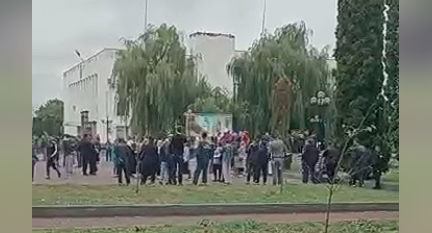 Жительницы Кабардино-Балкарии вышли на протест в связи с мобилизацией. Скрнишот сообщения https://t.me/news_sirena/4441 Жительницы Кабардино-Балкарии вышли на протест в связи с мобилизацией. Скрнишот сообщения https://t.me/news_sirena/4441
