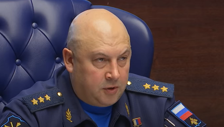 Сергей Суровикин. Стоп-кадр видео, опубликованного в YouTube-канале Минобороны, https://www.youtube.com/watch?v=2E6gtm78TMA Сергей Суровикин. Стоп-кадр видео, опубликованного в YouTube-канале Минобороны, https://www.youtube.com/watch?v=2E6gtm78TMA