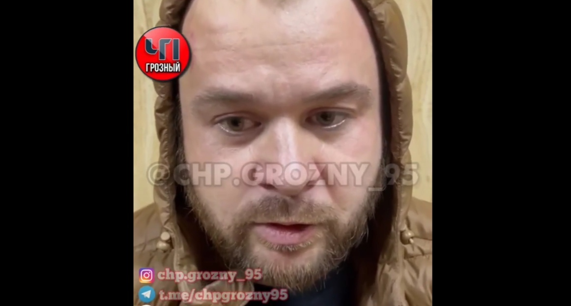 Турист приносит извинение за слова о чеченцах. Кадр видео из Instagram*-паблика "ЧП/Грозный № 1" https://www.instagram.com/p/CjwfWyypvJE/ Турист приносит извинение за слова о чеченцах. Кадр видео из Instagram*-паблика "ЧП/Грозный № 1" https://www.instagram.com/p/CjwfWyypvJE/