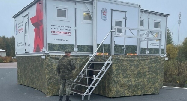 Мобильный военкомат, фото: пресс-служба Минобороны РФ. Мобильный военкомат, фото: пресс-служба Минобороны РФ.