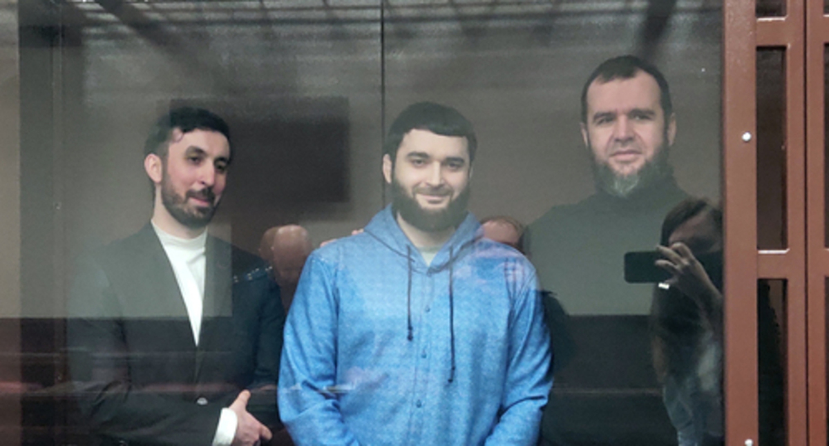 Слева направо: Кемал Тамбиев, Абдулмумин Гаджиев и Абубакар Ризванов в зале суда. 2021 год. Фото Константина Волгина для "Кавказского узла". Слева направо: Кемал Тамбиев, Абдулмумин Гаджиев и Абубакар Ризванов в зале суда. 2021 год. Фото Константина Волгина для "Кавказского узла".