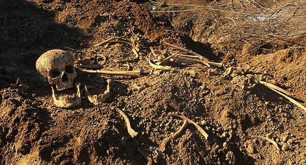Останки, обнаруженные в селе Сарыджалы Агдамского района. Фото: https://report.az/ru/proisshestviya/v-azerbajdzhane-nakanune-v-dtp-pogibli-tri-cheloveka-6776-67/ Останки, обнаруженные в селе Сарыджалы Агдамского района. Фото: https://report.az/ru/proisshestviya/v-azerbajdzhane-nakanune-v-dtp-pogibli-tri-cheloveka-6776-67/