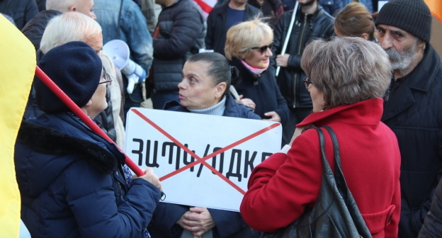 Протестующие в Ереване, фото Тиграна Петросяна для "Кавказского узла" Протестующие в Ереване, фото Тиграна Петросяна для "Кавказского узла"
