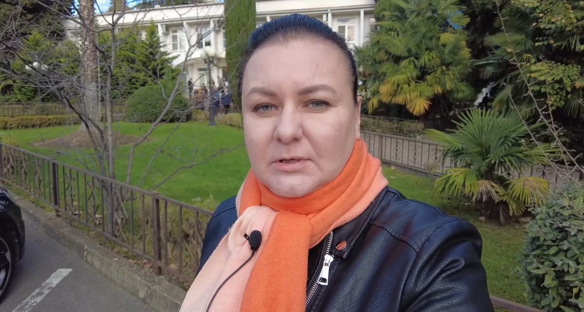 Блогер Анна Колмагорцева. Кадр видео YouTube-канала Анны Колмагорцевой "Сочинская коммуна" https://www.youtube.com/watch?v=NTYOYjX_IVQ Блогер Анна Колмагорцева. Кадр видео YouTube-канала Анны Колмагорцевой "Сочинская коммуна" https://www.youtube.com/watch?v=NTYOYjX_IVQ