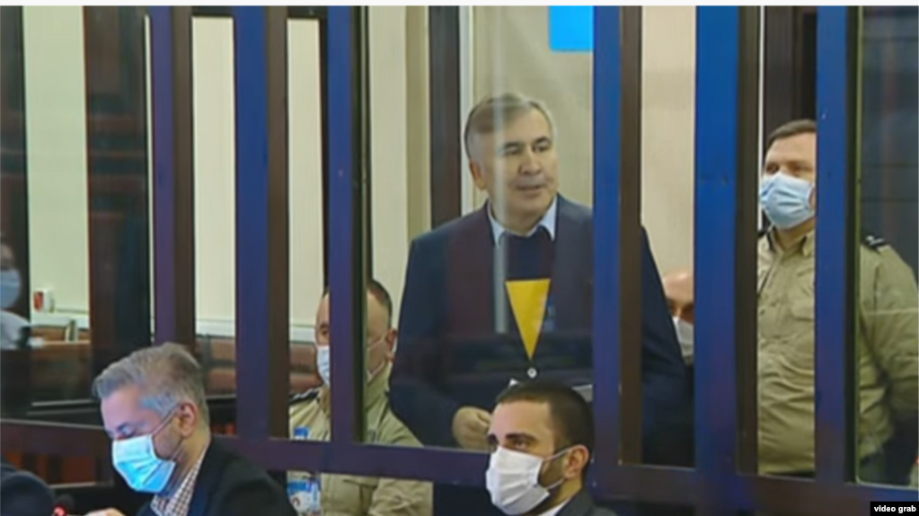 Михаил Саакашвили в зале суда. Скриншот видео youtube.com Михаил Саакашвили в зале суда. Скриншот видео youtube.com