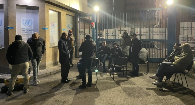 Пикет перед представительством ООН в Ереване, фото: Армине Мартиросян для "Кавказского узла". Пикет перед представительством ООН в Ереване, фото: Армине Мартиросян для "Кавказского узла".