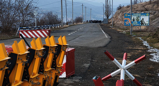 Заблокированная дорога в Лачинском коридоре. Фото Алвард Григорян для "Кавказского узла" Заблокированная дорога в Лачинском коридоре. Фото Алвард Григорян для "Кавказского узла"
