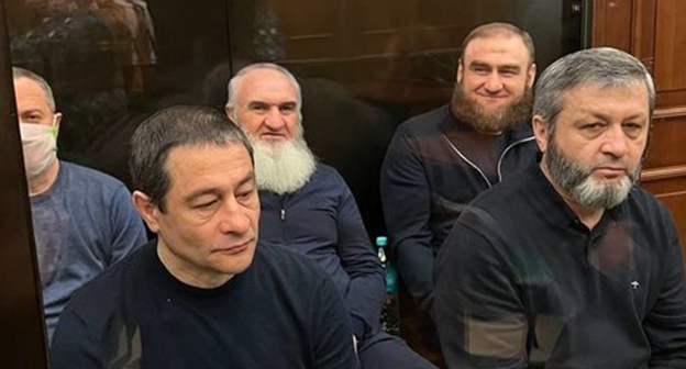 Рауф Арашуков (на заднем плане справа) и Рауль Арашуков (на заднем плане в центре) в зале суда. Фото: t.me/moscowcourts Рауф Арашуков (на заднем плане справа) и Рауль Арашуков (на заднем плане в центре) в зале суда. Фото: t.me/moscowcourts