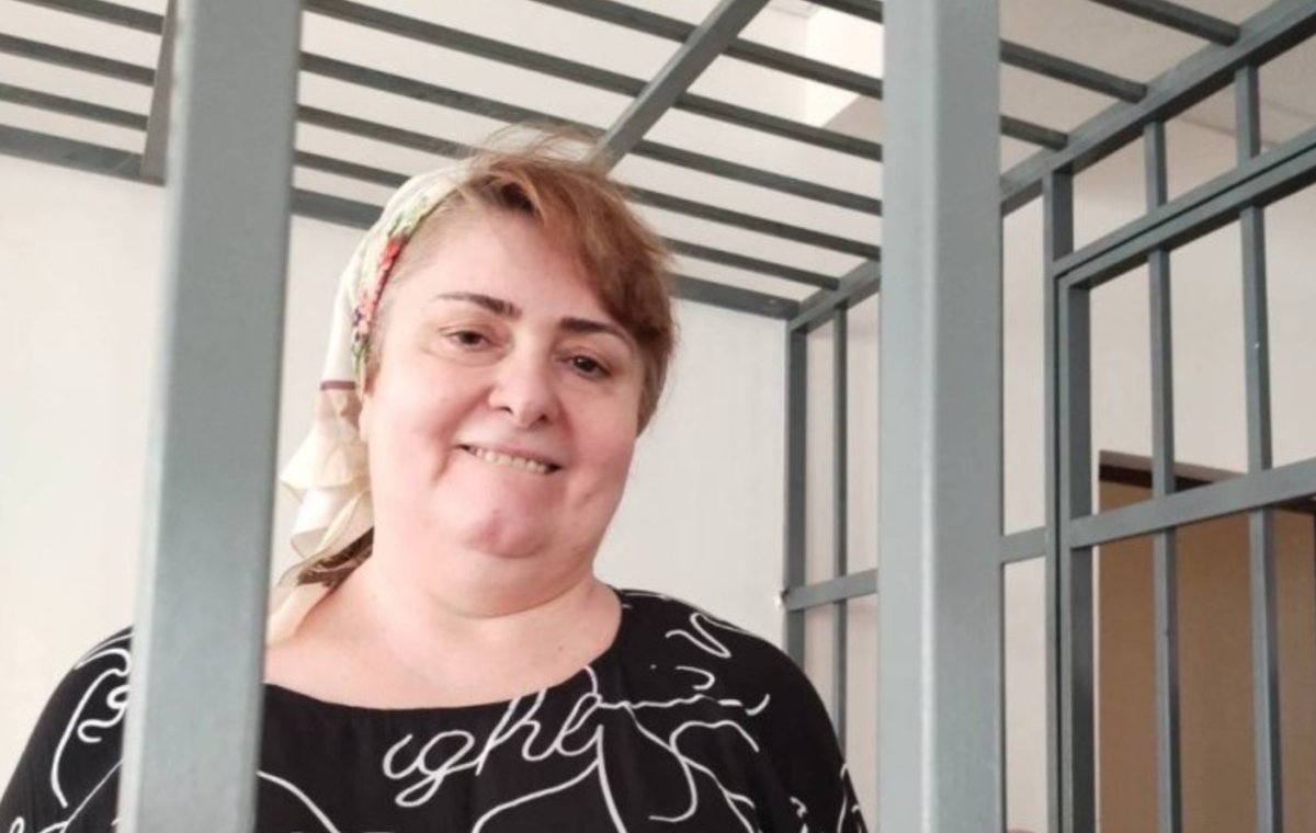 Зарема Мусаева в суде. Скриншот фото в телеграм-канале «Бакар Янгулбаев» Зарема Мусаева в суде. Скриншот фото в телеграм-канале «Бакар Янгулбаев»