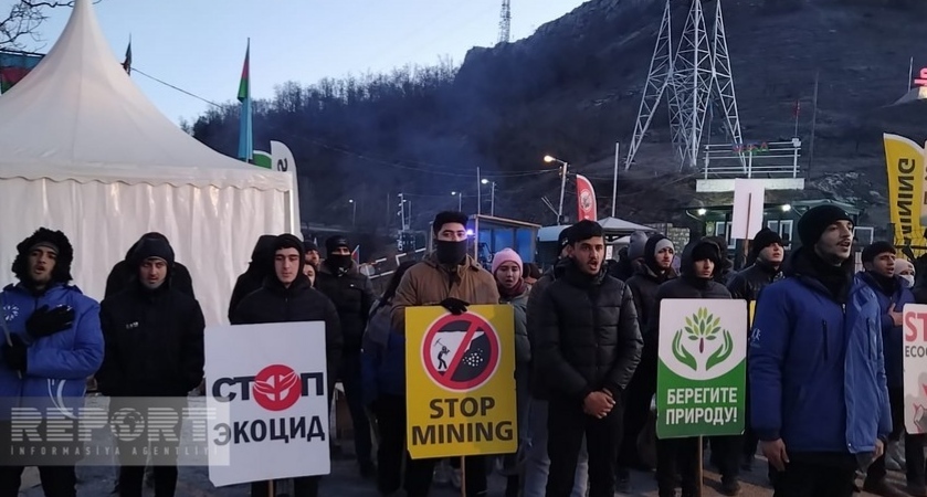 Азербайджанские активисты в Лачинском коридоре. Фото: Report https://report.az/ru/karabakh/akciya-protesta-na-doroge-hankendi-lachyn-prodolzhaetsya-26-j-den/ Азербайджанские активисты в Лачинском коридоре. Фото: Report https://report.az/ru/karabakh/akciya-protesta-na-doroge-hankendi-lachyn-prodolzhaetsya-26-j-den/