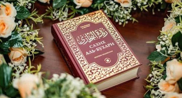 Сборник "Сахих аль-Бухари"*, скриншот фото с сайта муфтията Дагестана http://old.muslim.uz/index.php/rus/mir/item/25757 Сборник "Сахих аль-Бухари"*, скриншот фото с сайта муфтията Дагестана http://old.muslim.uz/index.php/rus/mir/item/25757