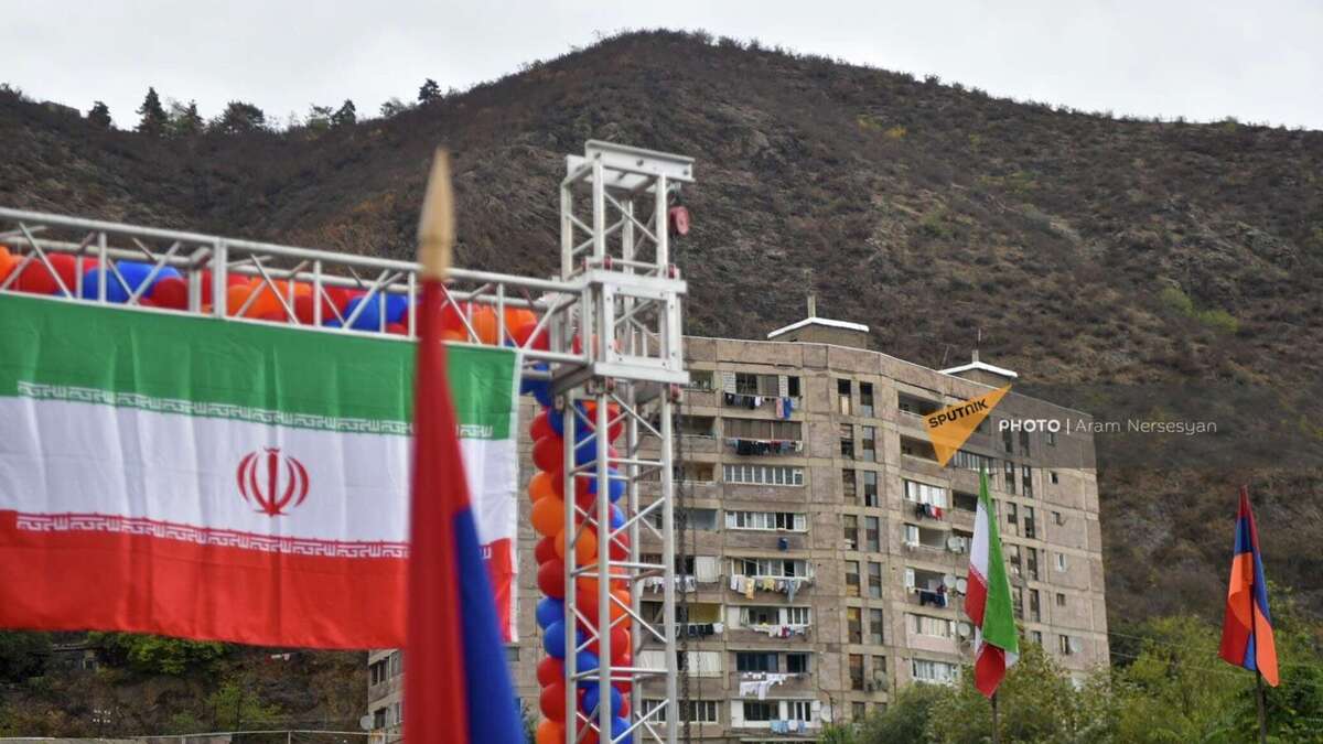 Флаги Армении и Ирана. Фото https://ru.armeniasputnik.am/20221024/faktor-irana-dlya-armenii-i-vsego-yuzhnogo-kavkaza-chto-stalo-nepriyatnym-syurprizom-dlya-zapada-50324049.html Флаги Армении и Ирана. Фото https://ru.armeniasputnik.am/20221024/faktor-irana-dlya-armenii-i-vsego-yuzhnogo-kavkaza-chto-stalo-nepriyatnym-syurprizom-dlya-zapada-50324049.html